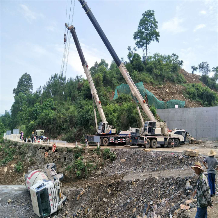 吉安青原汽车掉沟里叫吊车救援要多少钱